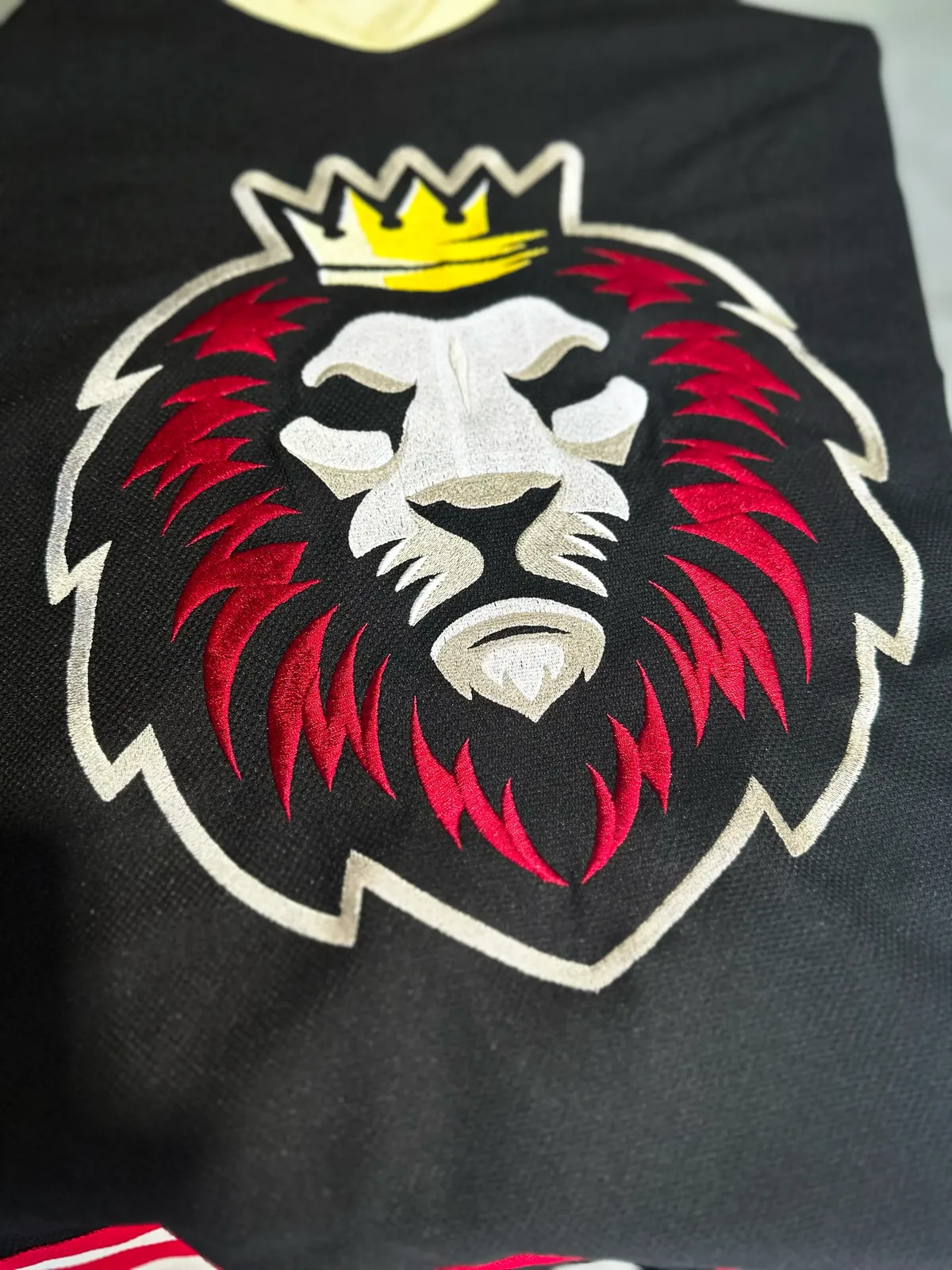 Saints Monarchs embroidered lion detail